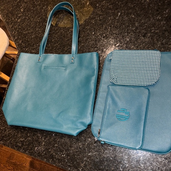 Thirstystone Handbags - Thirstystone Totebag with accessories
